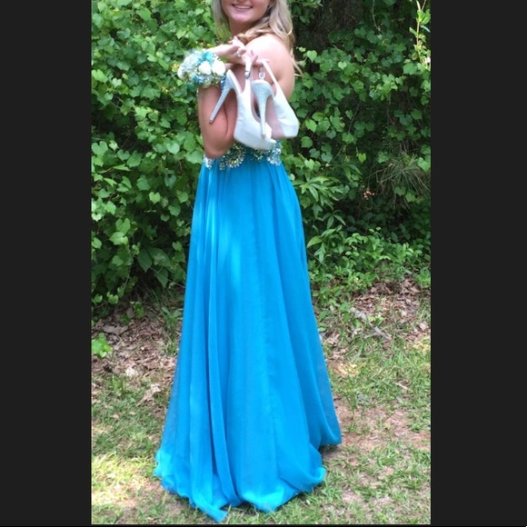 BUNDLE SALE : PROM DRESS, HEELS, JEWELERY!! - Picture 2 of 6